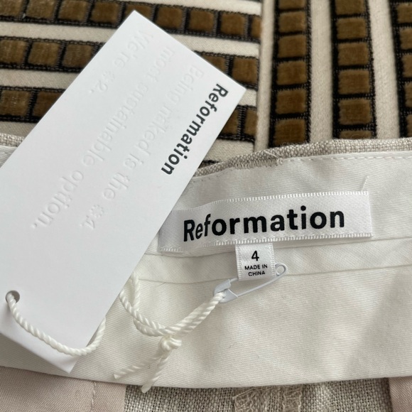 Reformation Alex Linen Pant in Oatmeal - Picture 8 of 10